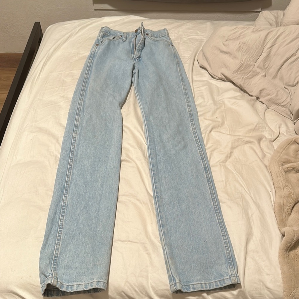 New light wash women’s wranglers size 3x36